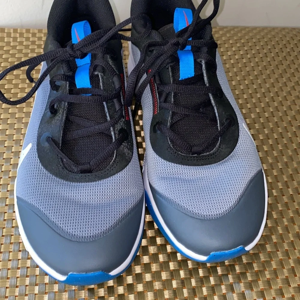 NIKE OMNI-MULTI-COURT in cool grey/photo blue-black SIZE 6.5Y - Picture 5 of 6